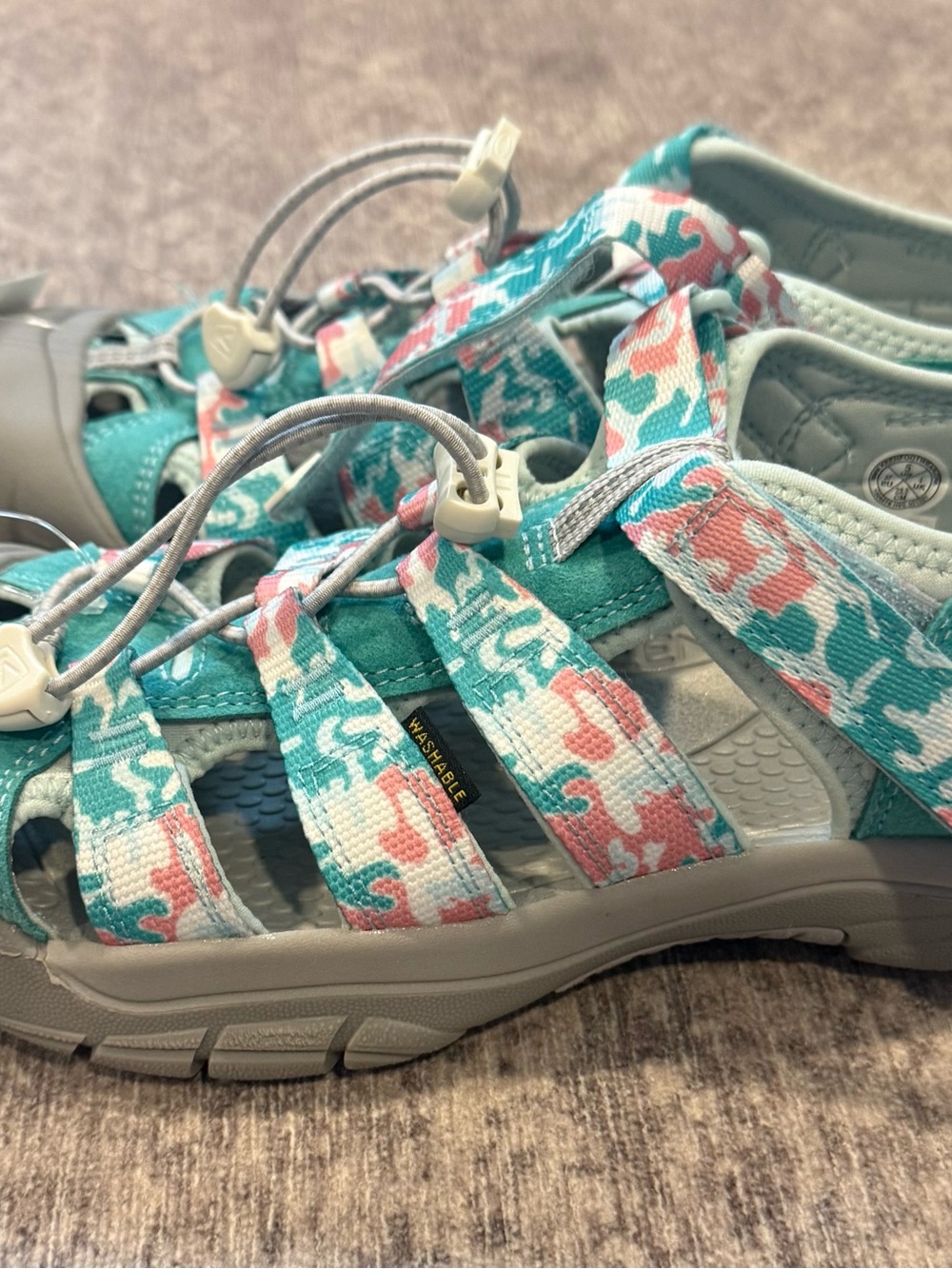 NWT Keen Newport H2 Sandals Camo/Pink Icing Size 5